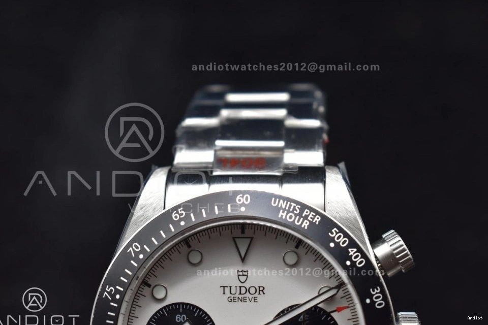 Bay White 1:1 on SS TWS Dial A Resilient Bracelet Black SS Best Edition Chrono 522 0722